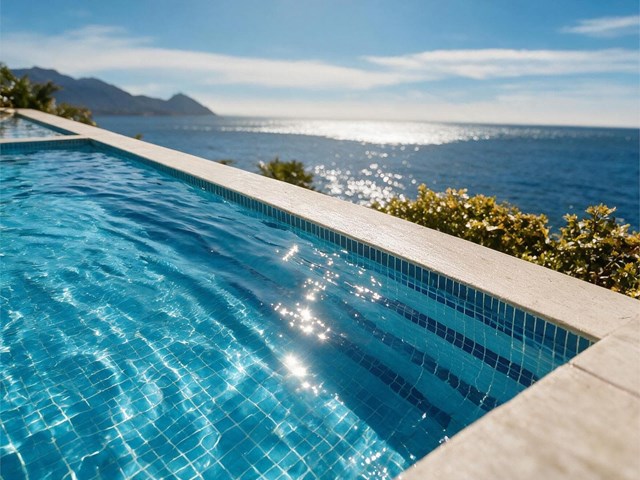 5 consejos de expertos para diseñar una piscina de obra que se revalorice con el tiempo