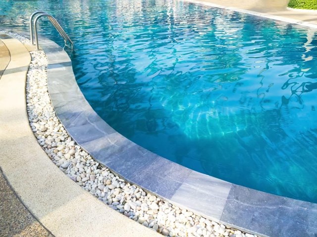 ¿Cómo mantener una piscina de obra?